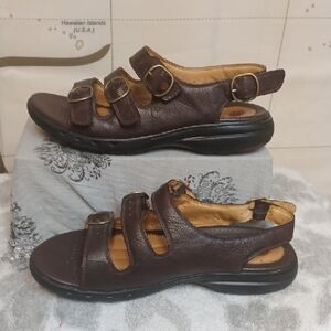 CLARKS UNSTRUCTURED Brown Leather Sandals with Adjustable Straps